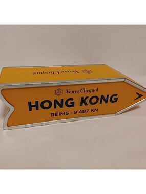 VEUVE CLIQUOT HONG KONG ARROW TIN Veuve Destination Arrow Tin